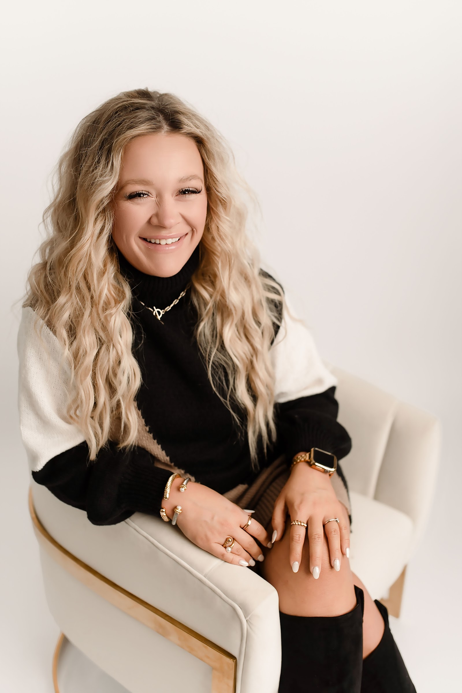 Ashley, Stylist